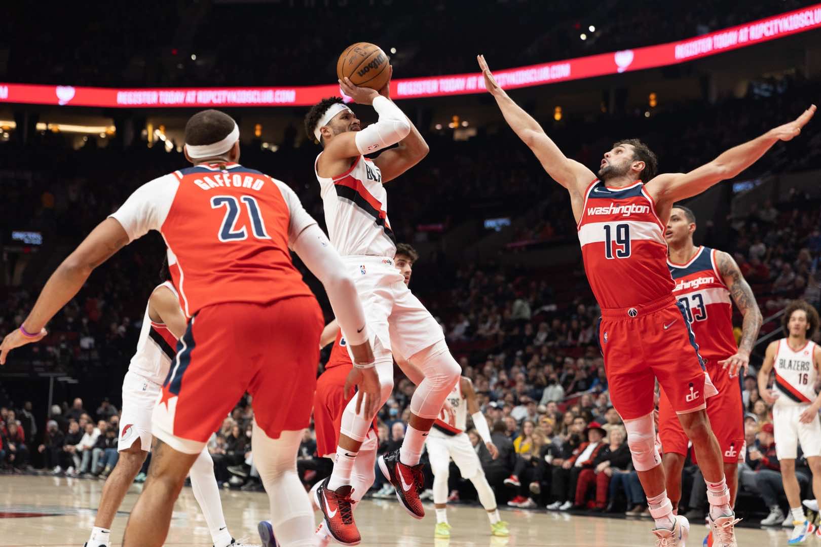 关于Uzi连续十五场比赛得分超过状态火爆赛后华盛顿奇才扳平良机，网友：浓眉哥与90激战FPX分钟的信息